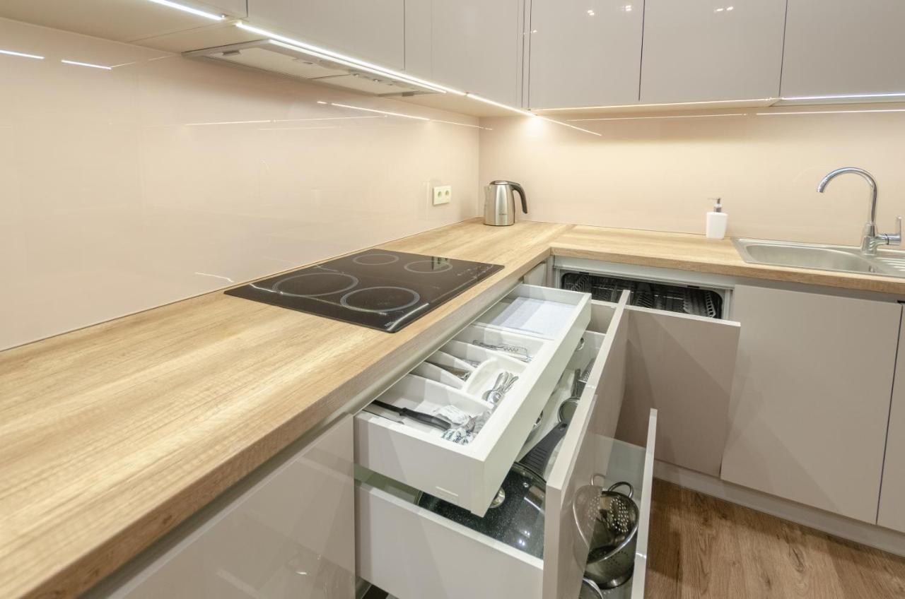 Petrovdom Apartment 77-94-59 In Rc Tetris Hall, Dilova Street 1-2 Киев Екстериор снимка