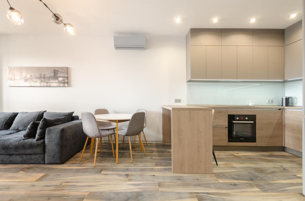 Petrovdom Apartment 77-94-59 In Rc Tetris Hall, Dilova Street 1-2 Киев Екстериор снимка